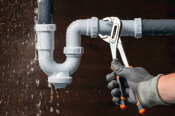 Professional Leak Detection technician working in Twelve Mile, IN